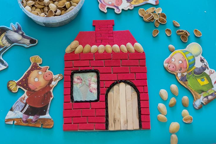 Three little pigs houses made of